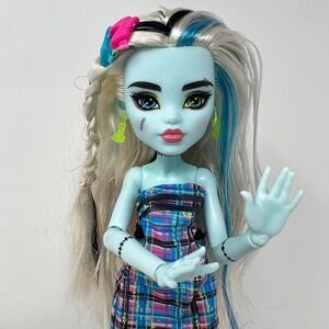 Mattel Monster High Frankie Stein Day Out Doll G3 Fashion Collectible Toy